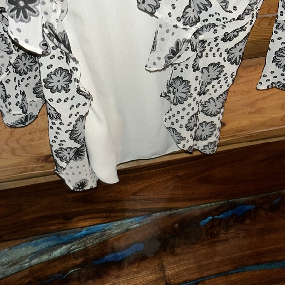 Max Studio London EUC  Flutter Sleeve Embroidered Floral Print Mini Dress Size S - Picture 9 of 9